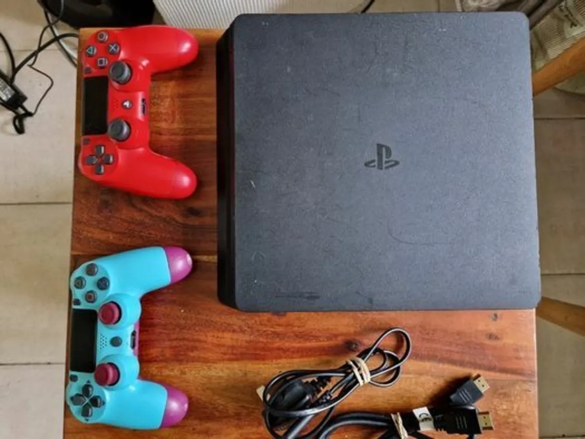 Playstation 4, Power & HDMI Cables, 2 Controllers - Image 1