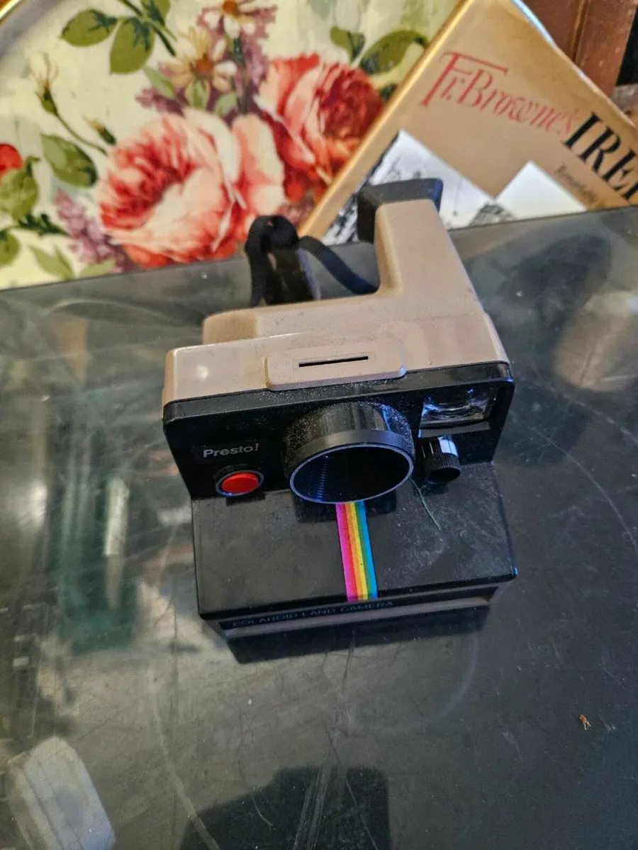 Vintage Polaroid Camera - Image 2