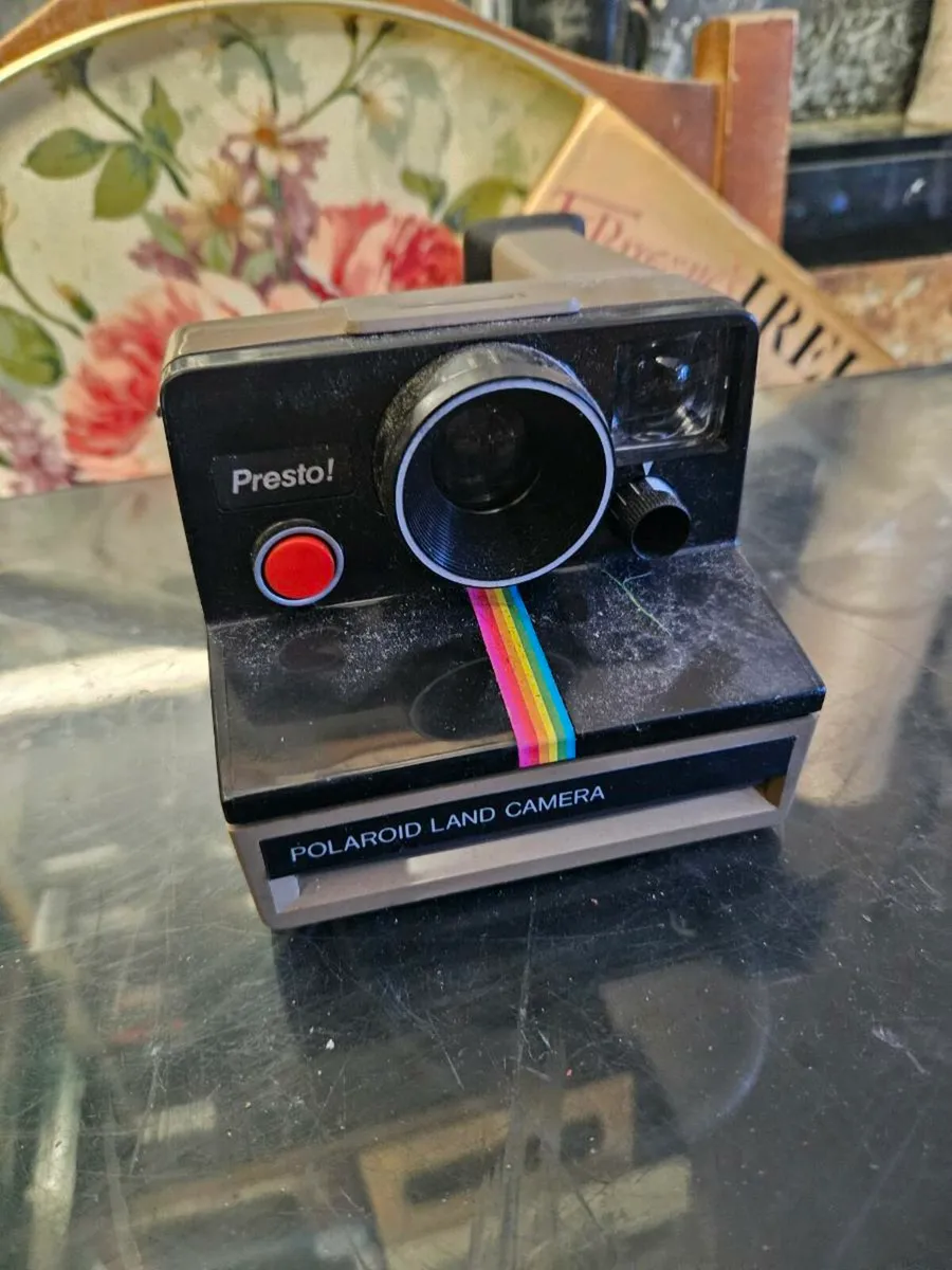 Vintage Polaroid Camera - Image 3
