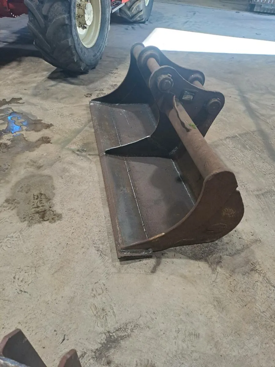 Digger buckets 65mm pins - Image 2