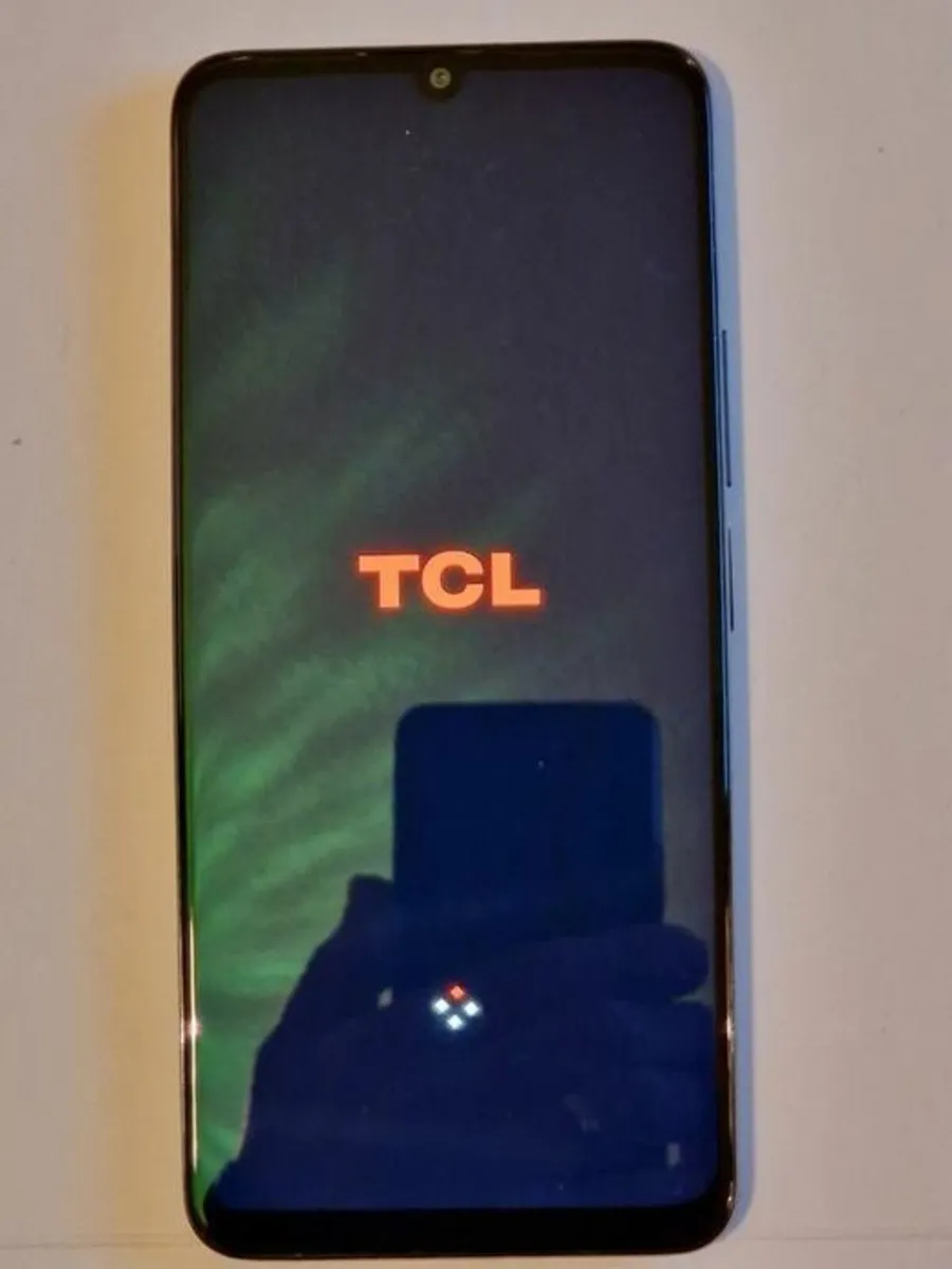 NEW TCL 40SE Smart Phone, 128GB, On Tesco Network - Image 2