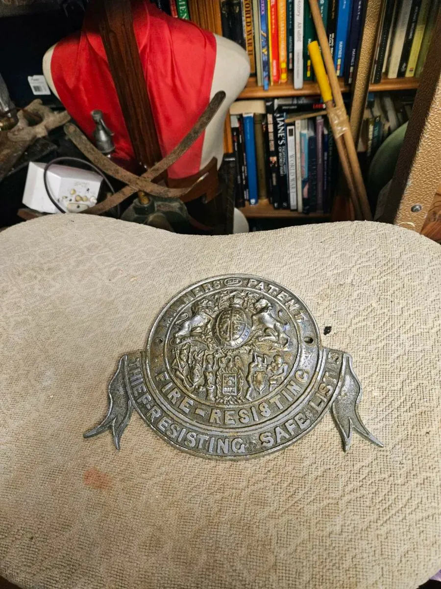 Vintage Base Plate Fire Resisting - Image 1