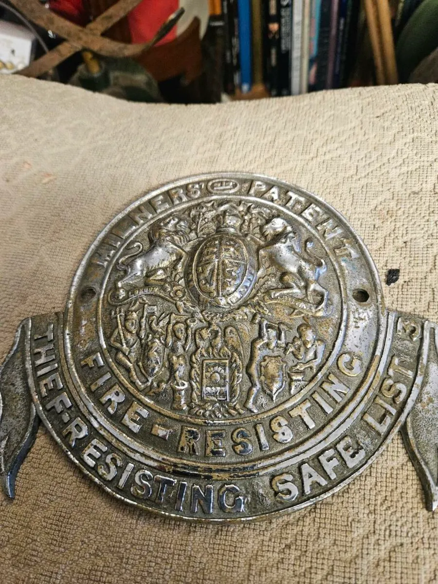 Vintage Base Plate Fire Resisting - Image 2