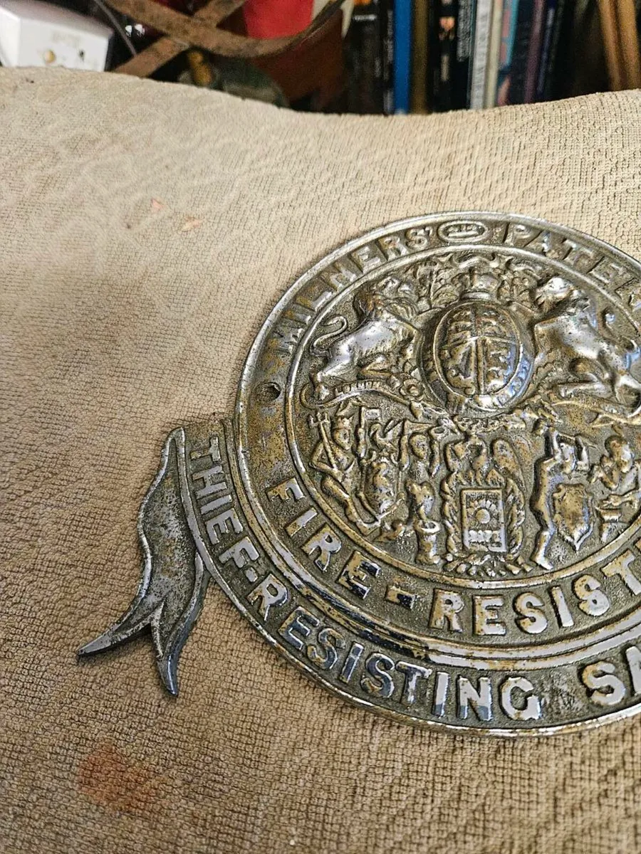 Vintage Base Plate Fire Resisting - Image 3