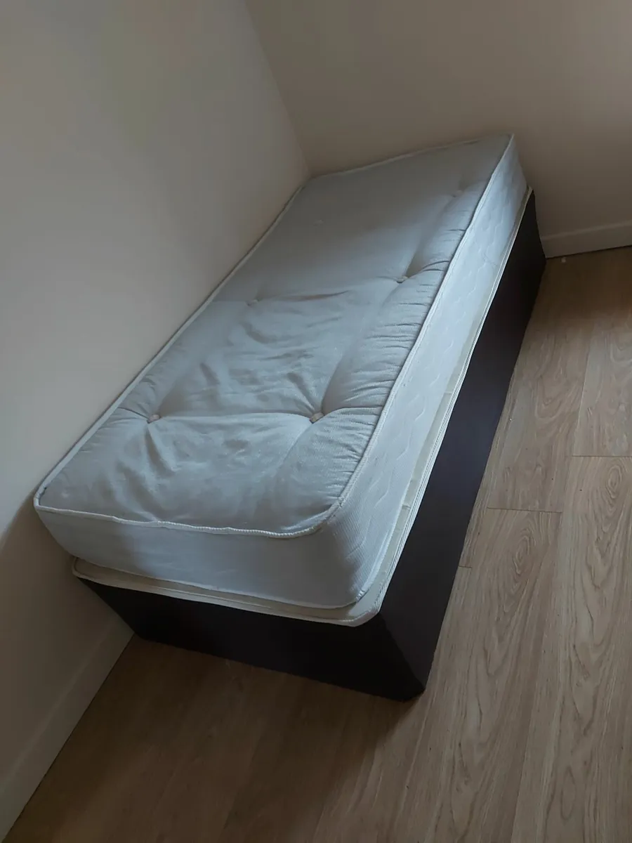 Single bed - Image 1
