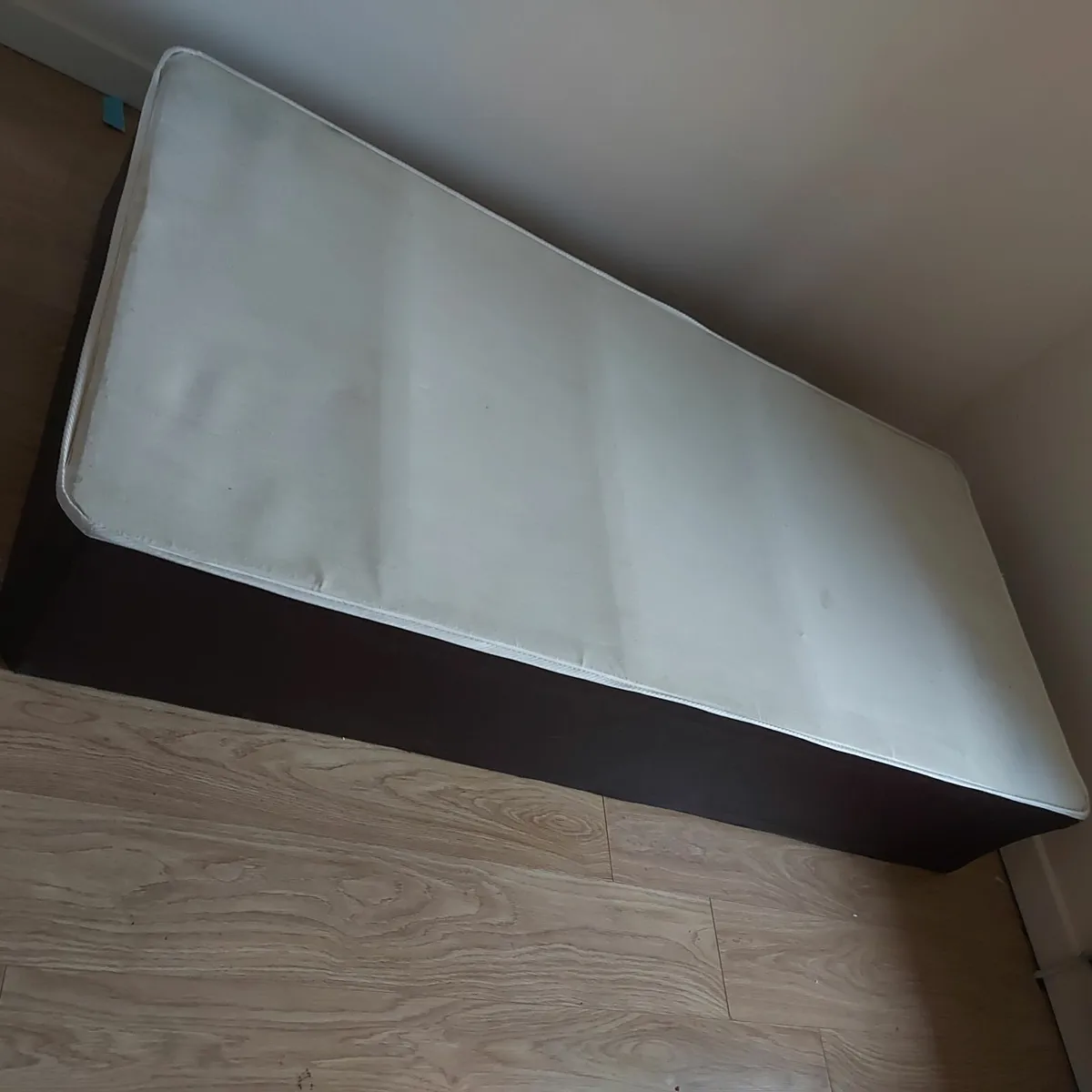 Single bed - Image 2