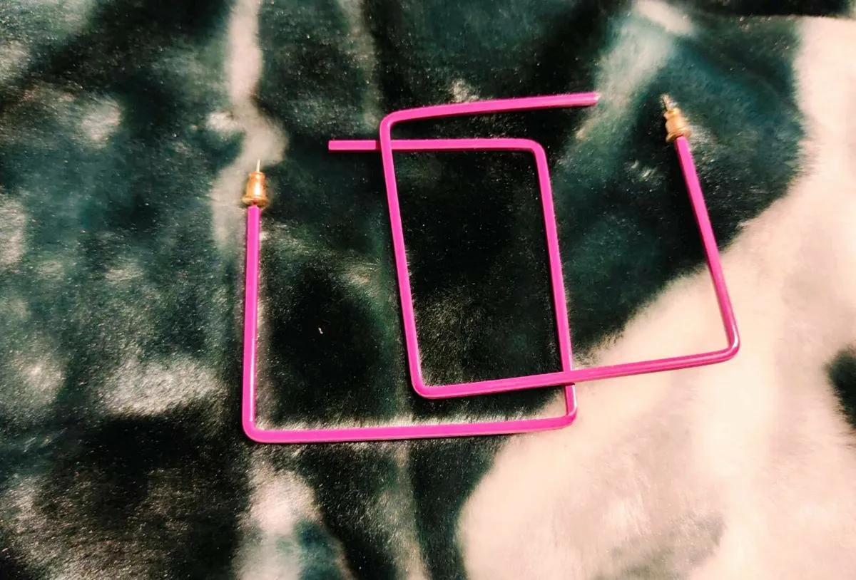 Bold & Chic: Glossy Violet Square Hoop Earrings - Image 1