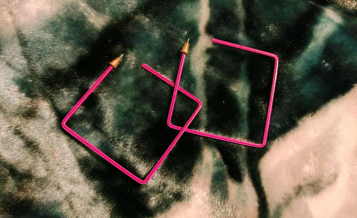 Bold & Chic: Glossy Violet Square Hoop Earrings - Image 2