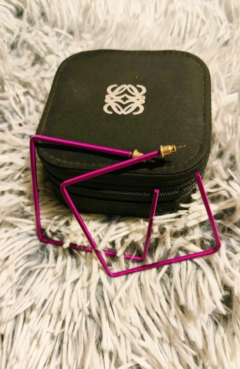 Bold & Chic: Glossy Violet Square Hoop Earrings - Image 3