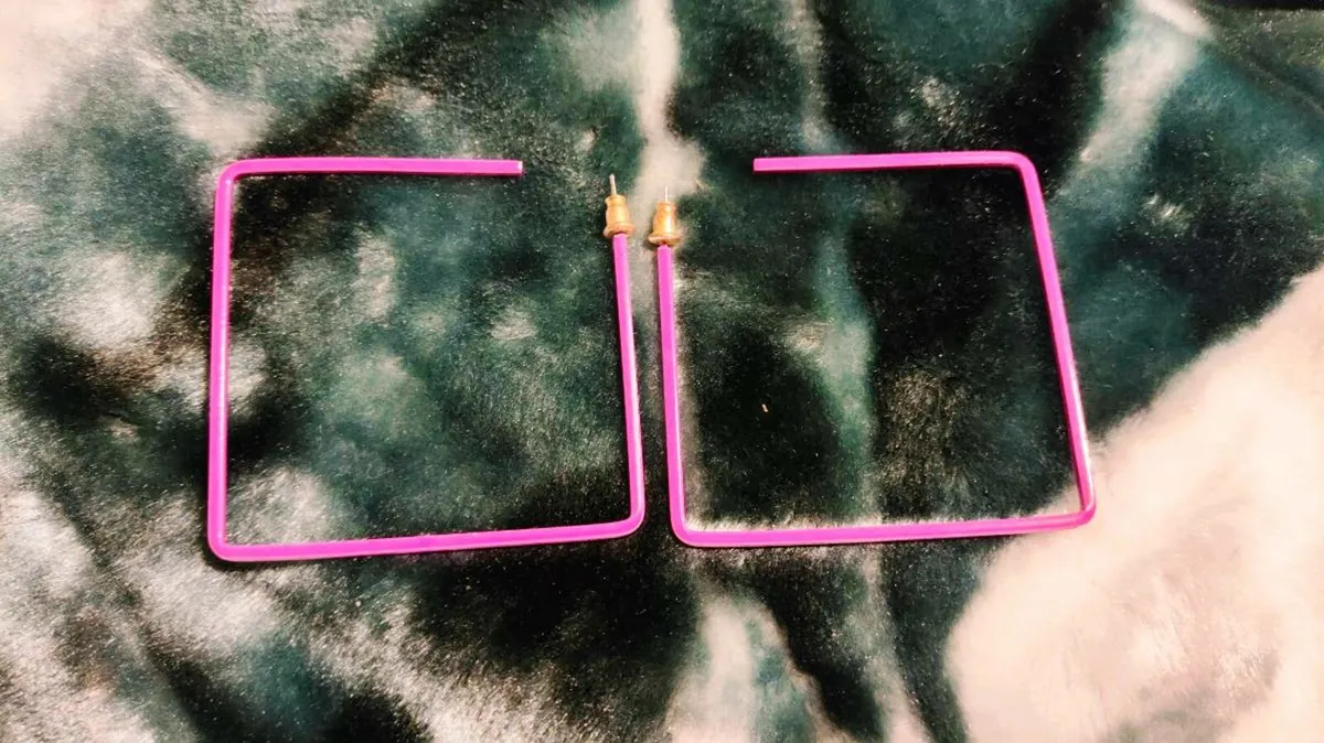 Bold & Chic: Glossy Violet Square Hoop Earrings - Image 4