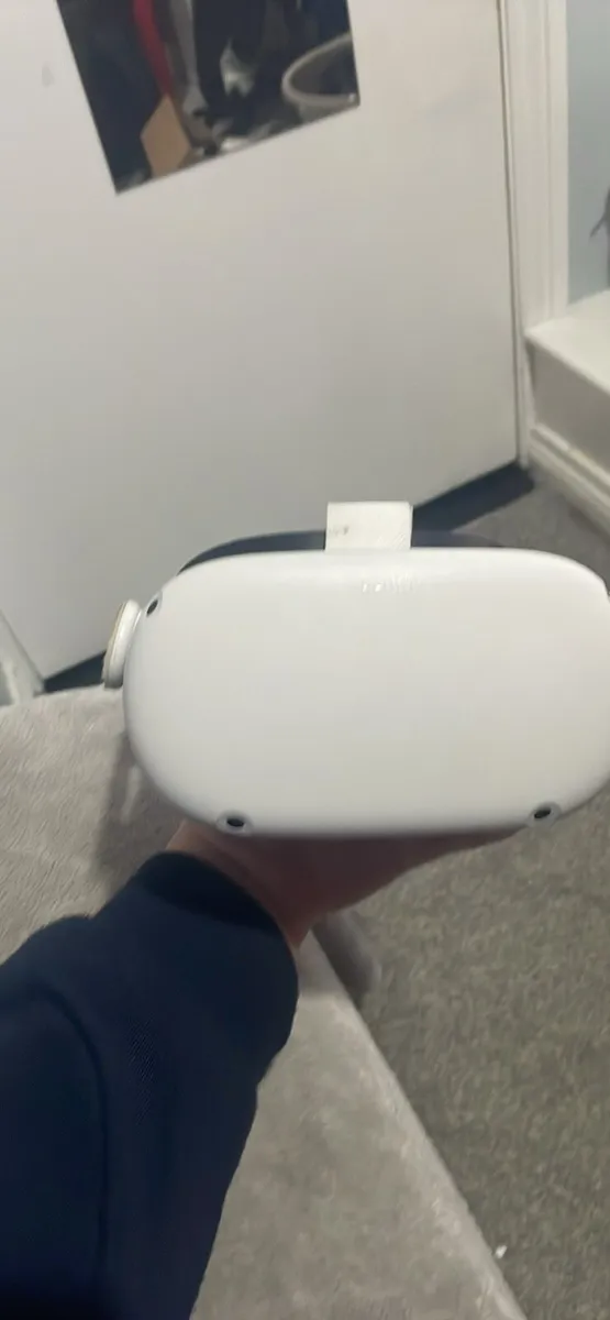 Oculus Quest 2 - Image 1