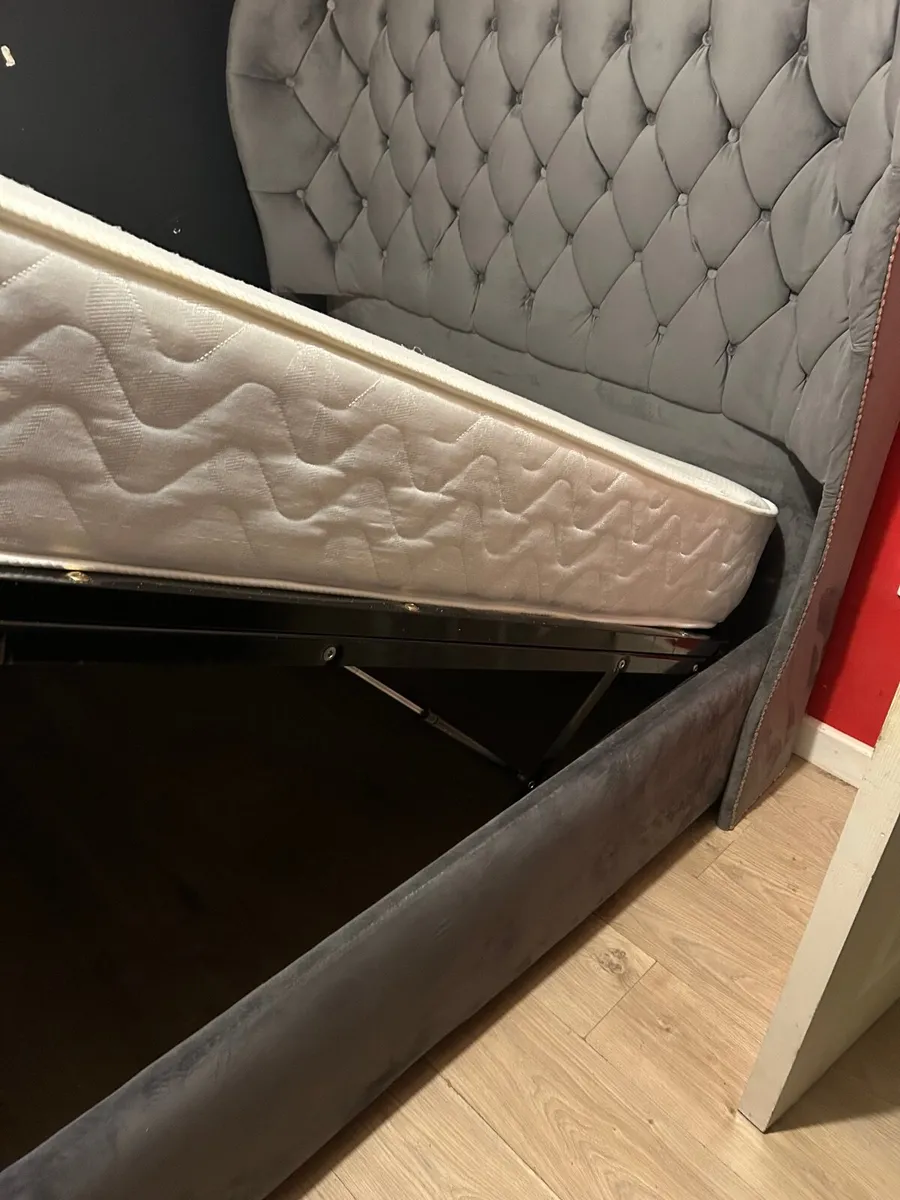 Double bed - Image 1