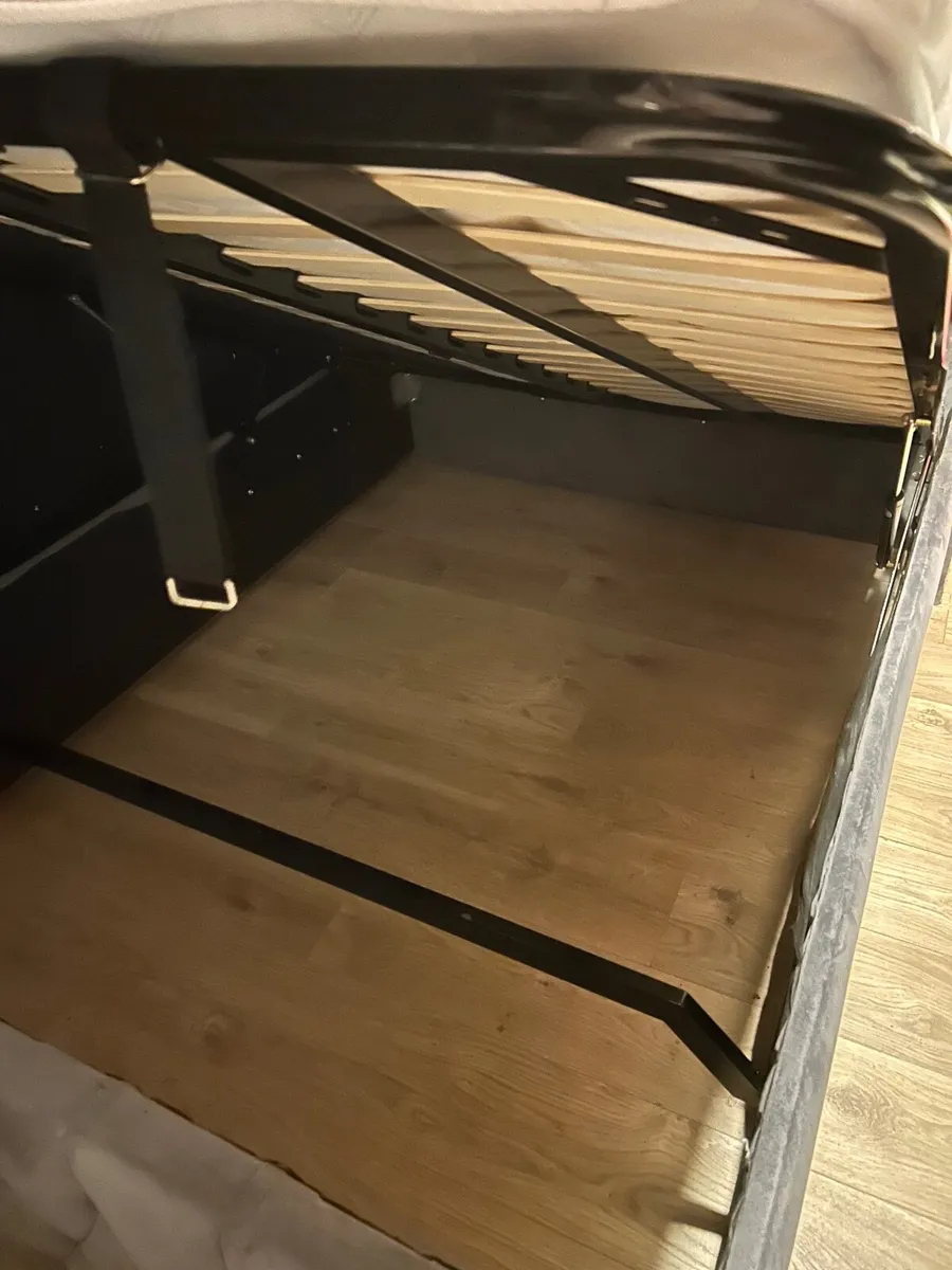 Double bed - Image 2