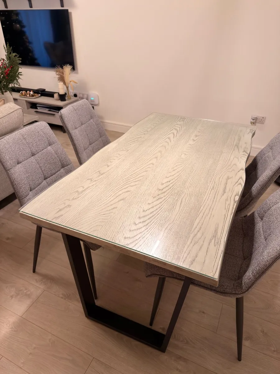 Dining table set inclusive of four dining chairs - Image 1