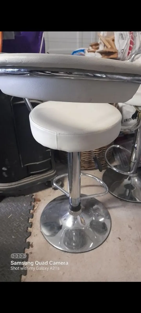 Breakfast bar stools - Image 2