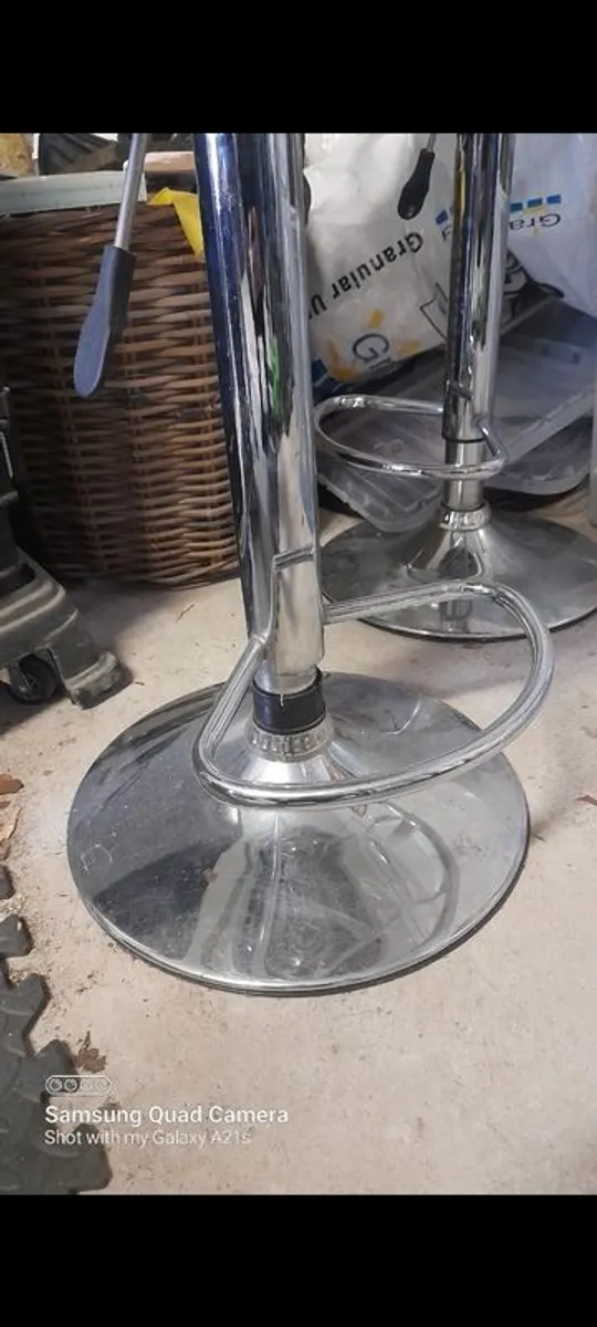 Breakfast bar stools - Image 3