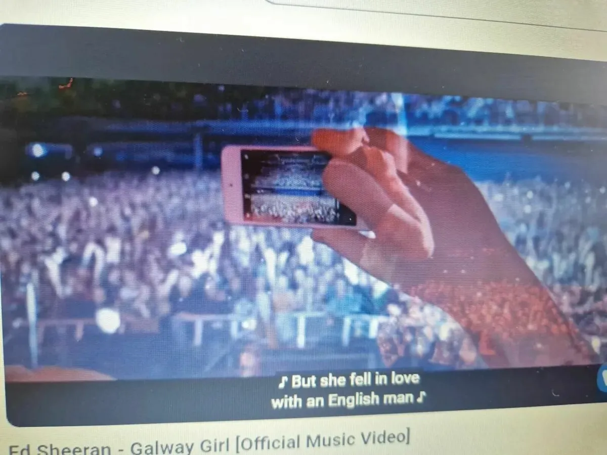 Lenovo Ideapad 320 Laptop, Light Blue, 1 TB HDD - Image 4