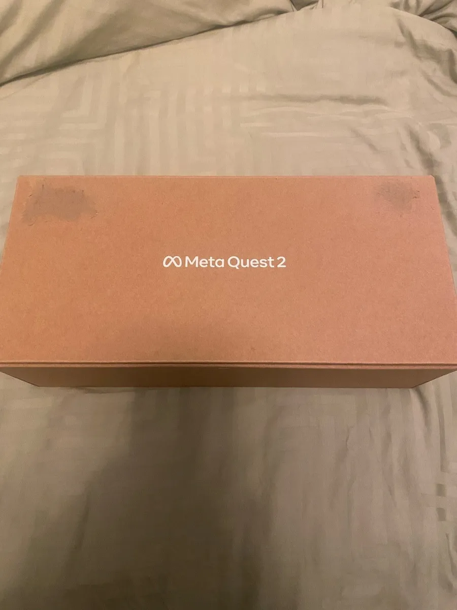 Oculus Meta Quest 2 - VR Headset - Image 2