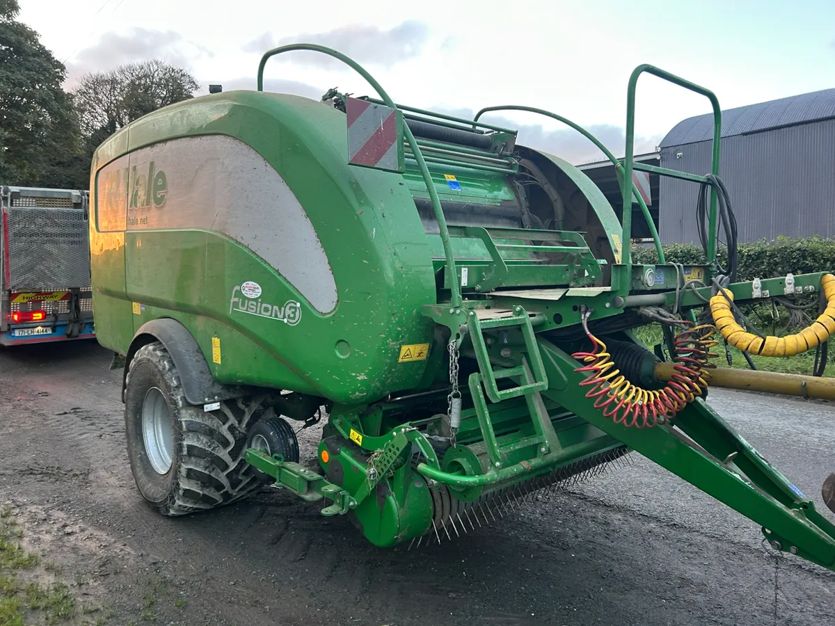 2022 Mc Hale Fusion 3 std 1000 box camless - Image 1