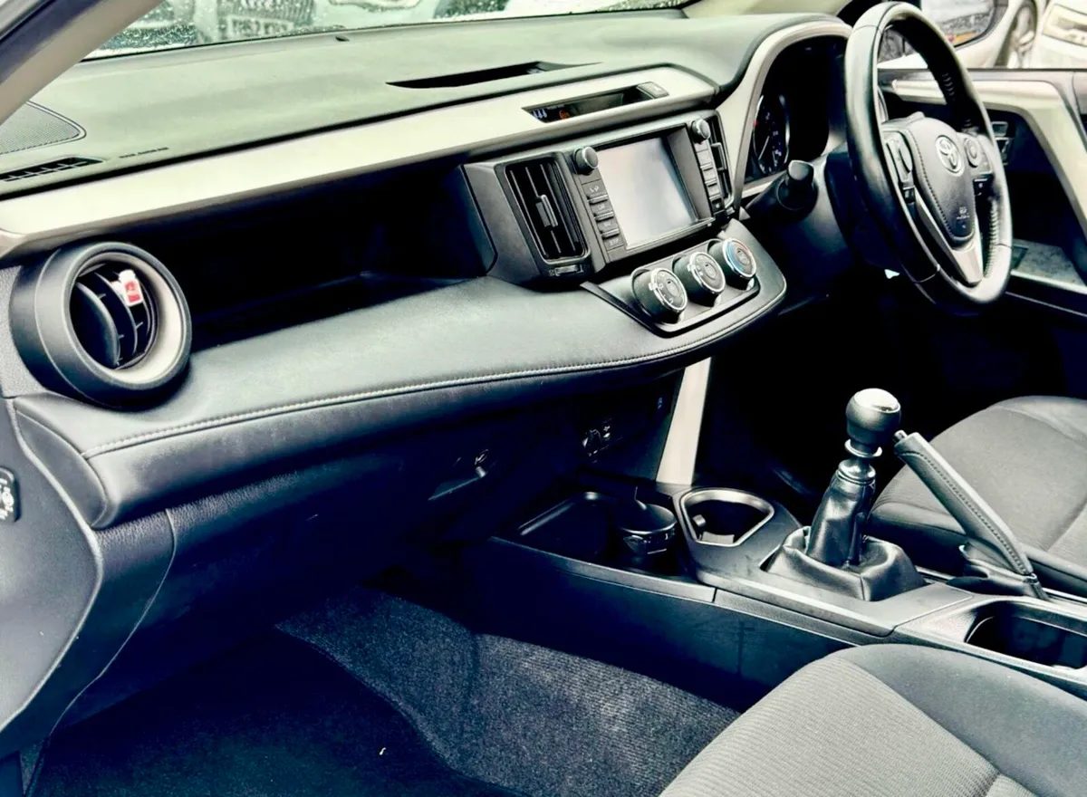 Toyota RAV4 4x4 SUV 2016 D4D - Image 3