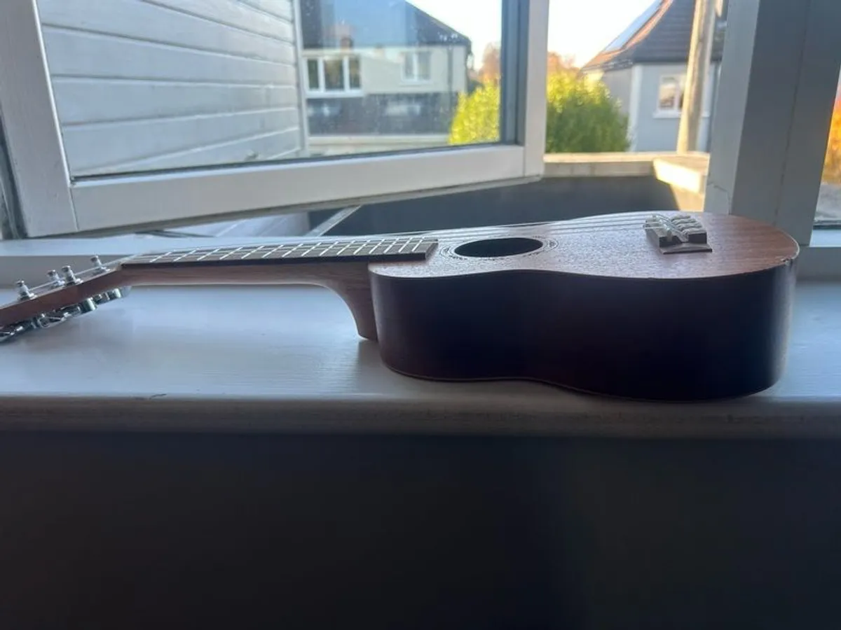 ukulele - Image 3