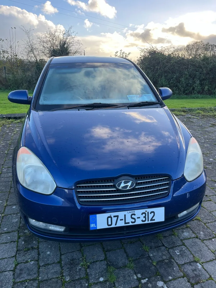**07 Hyundai Accent** - Image 1