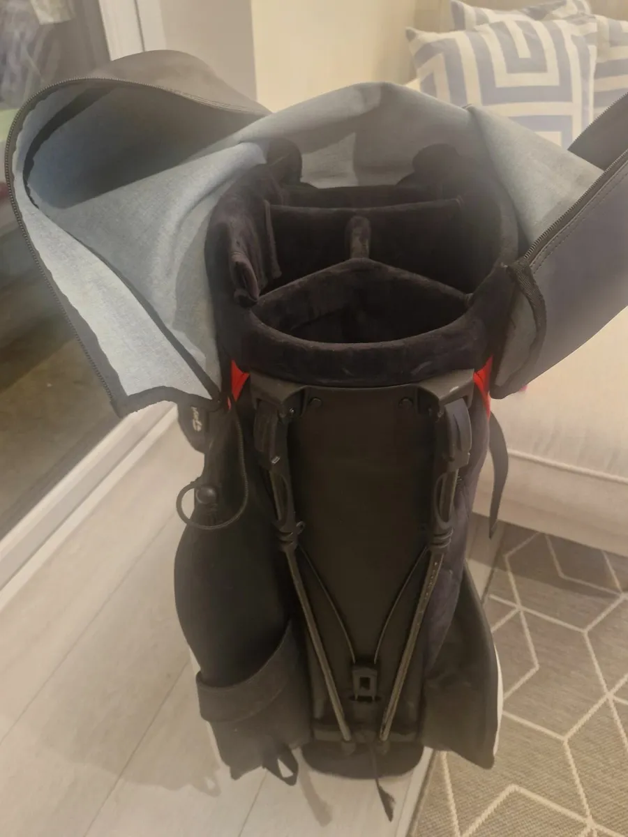 Taylormade Bag - Image 3