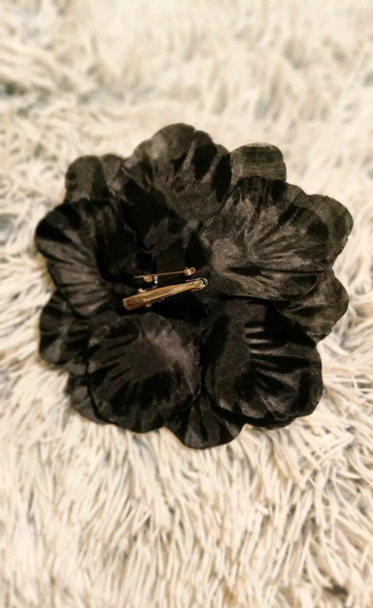 🖤 Black Flower Hair Clip – Chic, Dramatic & Versa - Image 2