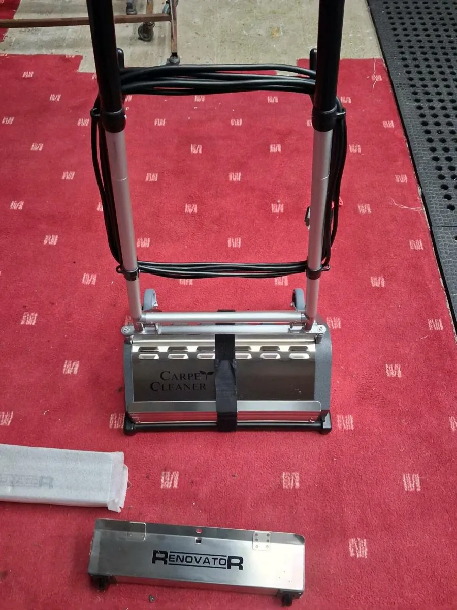 Carpet cleaning machine - Image 1