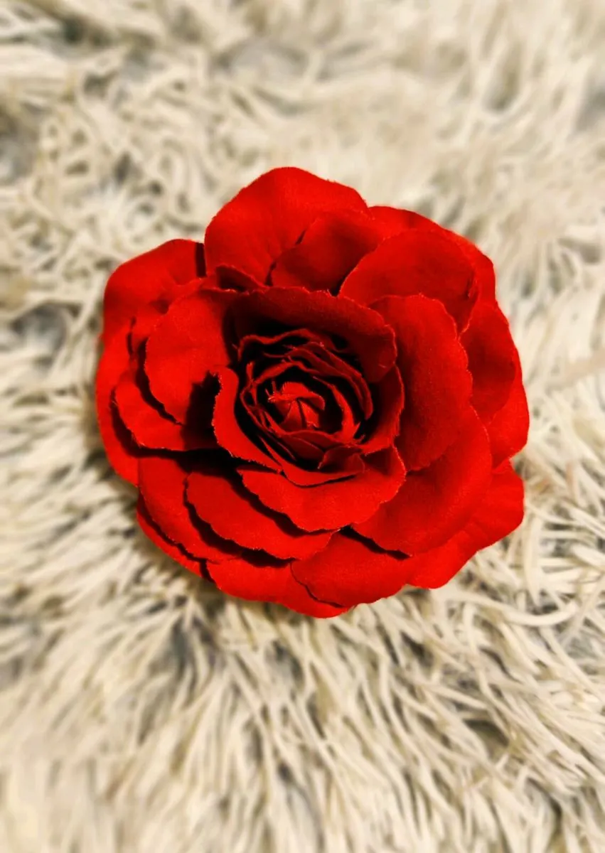 🌹 Red Rose Hair Clip – Romantic, Bold & Versatile - Image 1