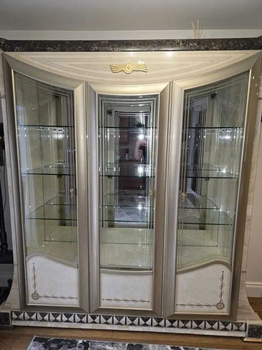 Cabinet for living room - Image 1