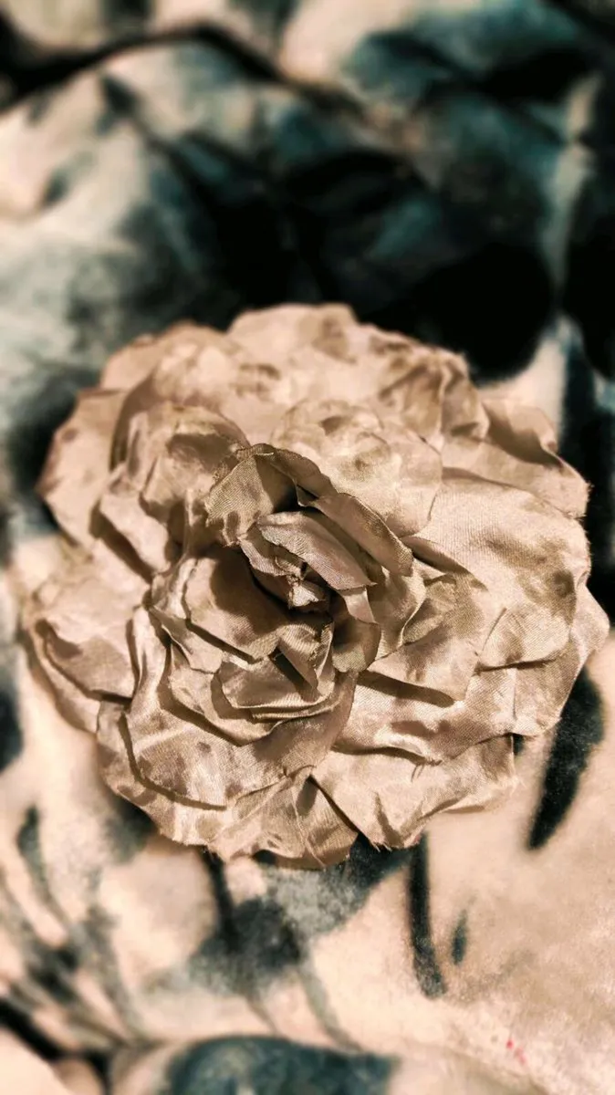 Soft Grey Flower hair clip – Elegant & Versatile - Image 3