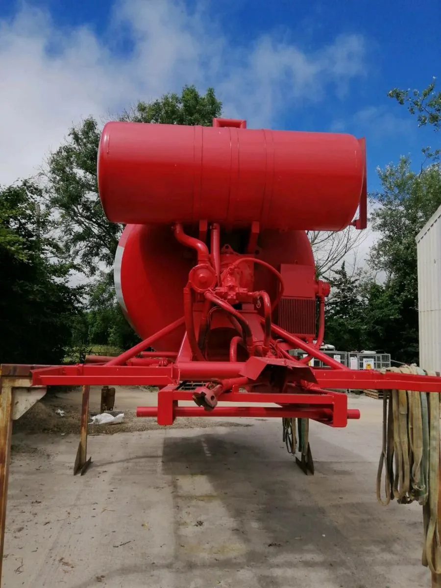 Concrete bottle - Image 3