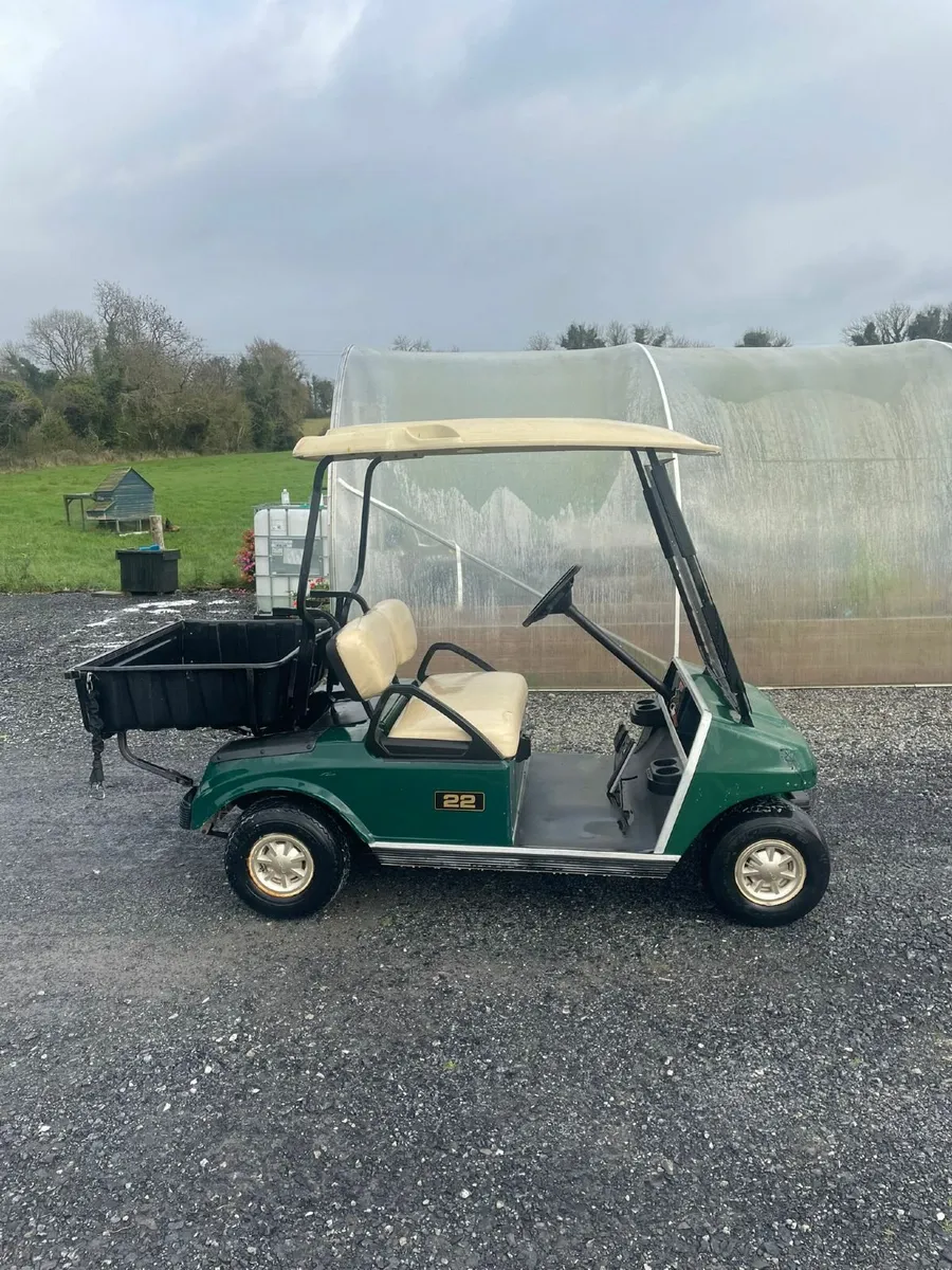 Golf Club Car - Image 1