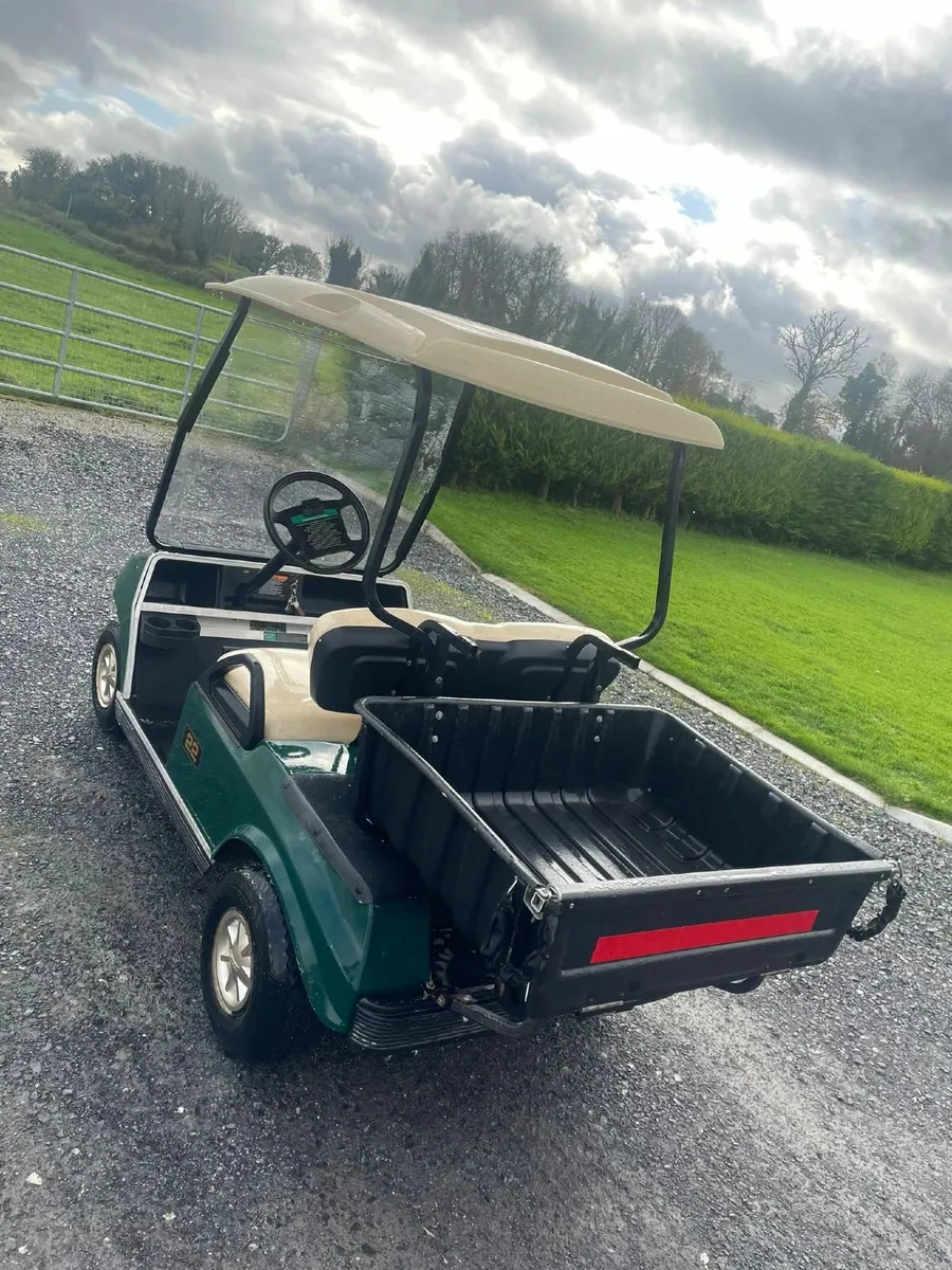 Golf Club Car - Image 2