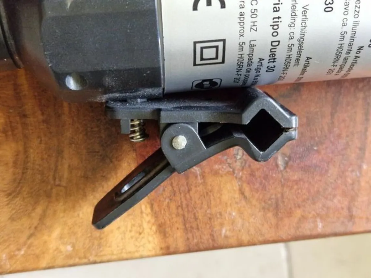 Duett 30 Work Lamp IP44 in Excellent Condition - Image 4