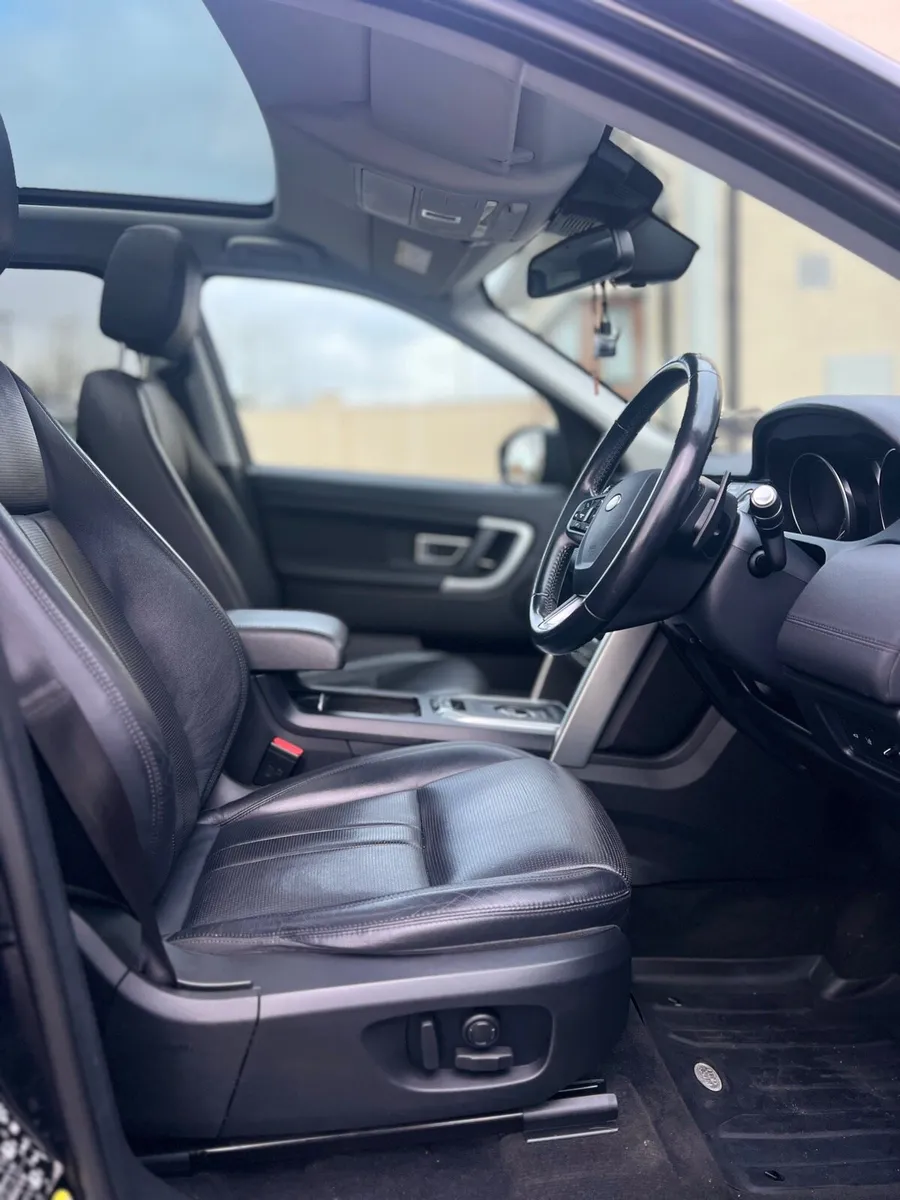 Land Rover Discovery Sport 2018 - Image 3