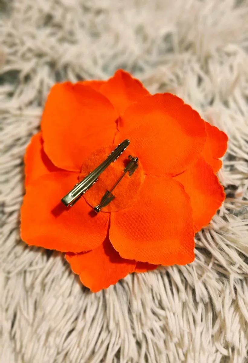 Orange Flower Hair Clip – Bright, Playful & Versat - Image 2