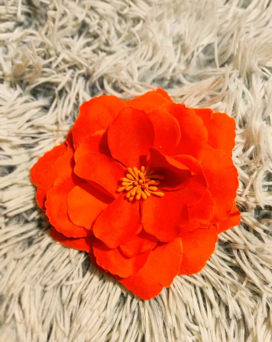 Orange Flower Hair Clip – Bright, Playful & Versat - Image 3