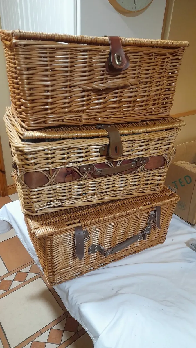 Picnic baskets - Image 1