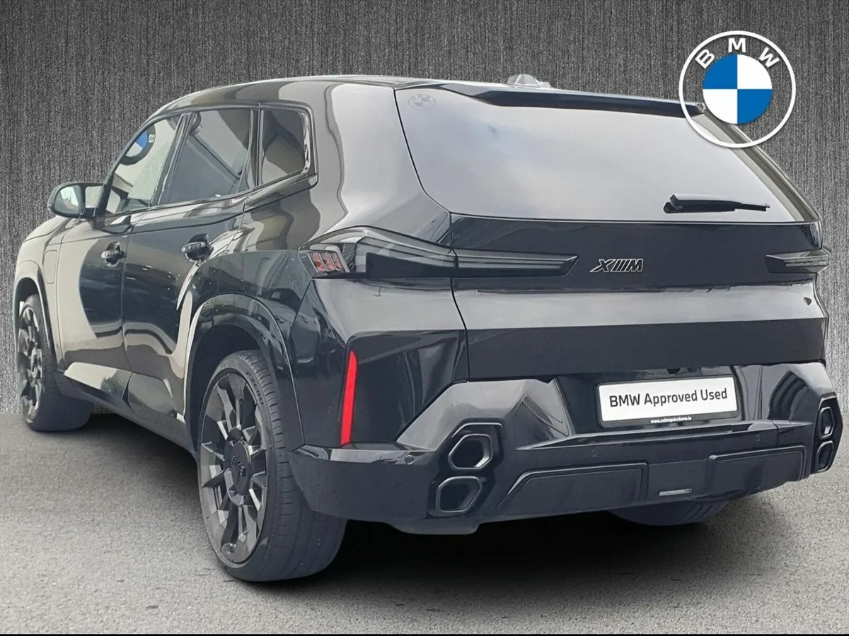 BMW XM 50e - Image 2