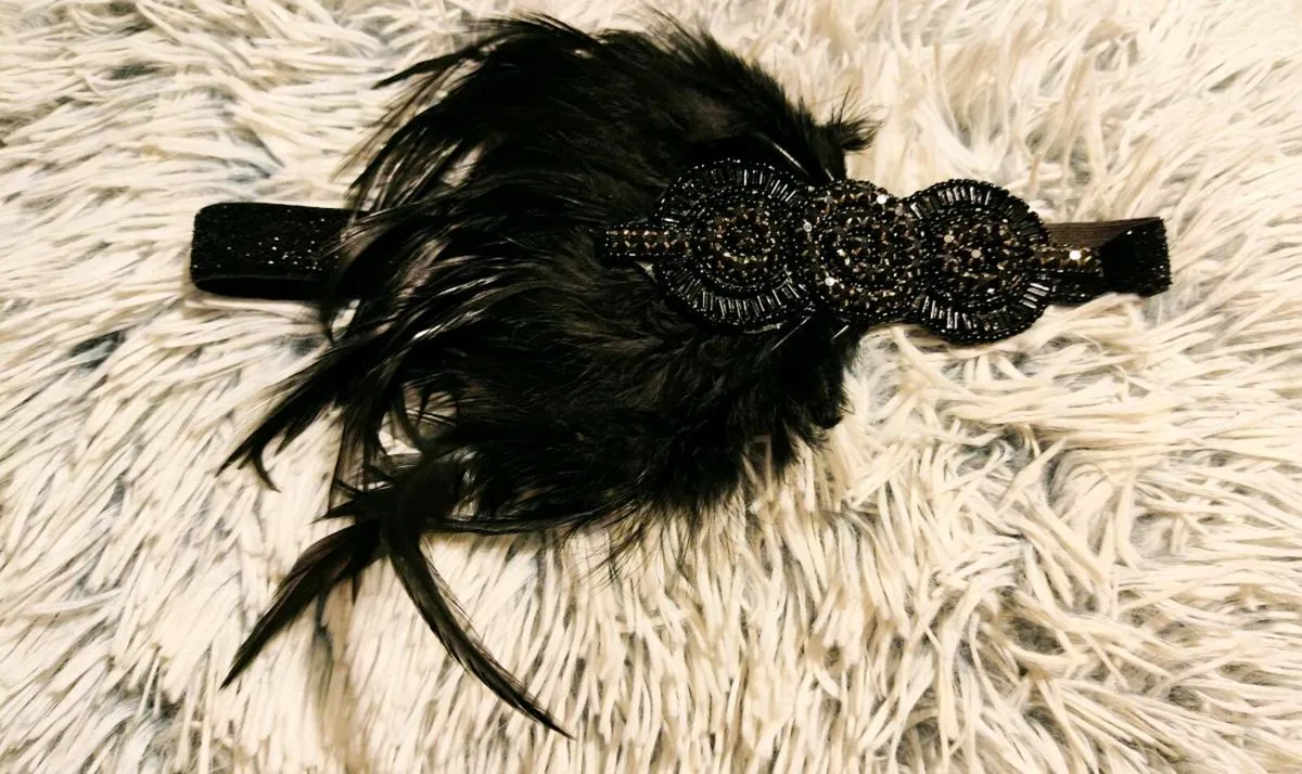 🖤 Vintage-Inspired Black Feather Headband – Glamo - Image 1