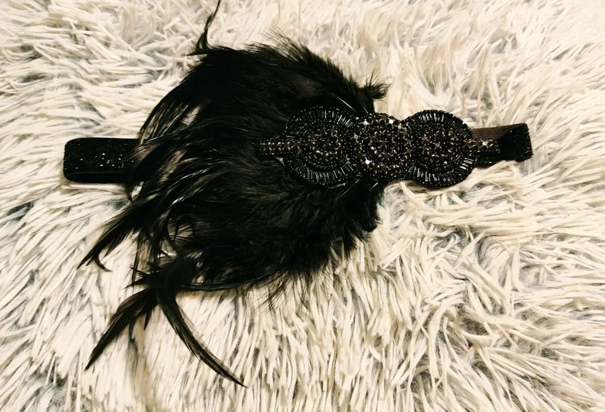 🖤 Vintage-Inspired Black Feather Headband – Glamo - Image 3