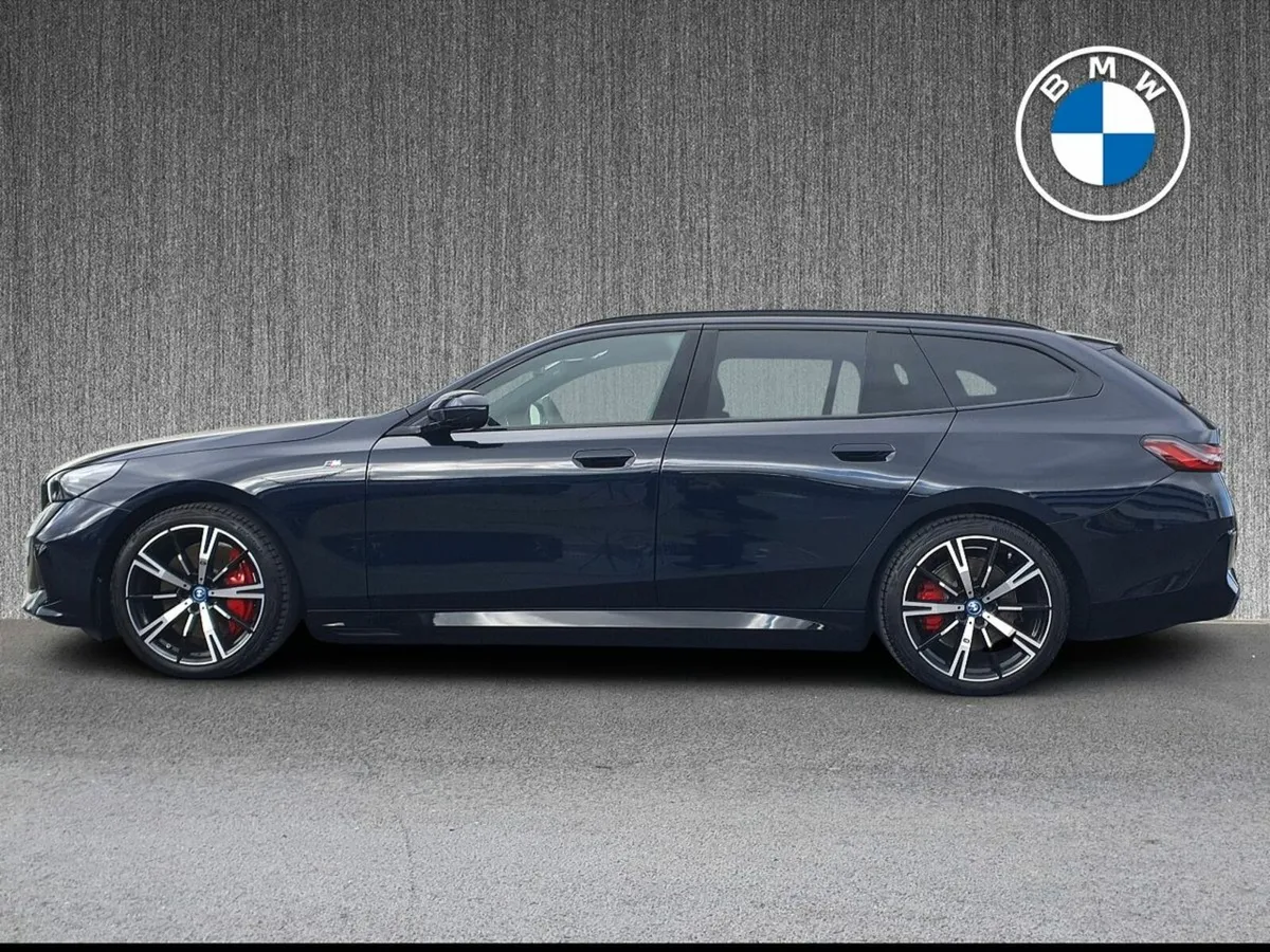 BMW i5 * 573 Km Range* i5 eDrive40 M Sport Pro Tou - Image 3