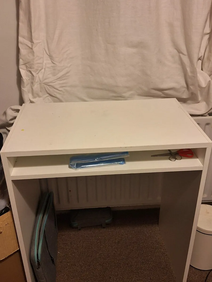 Small desk - Image 4