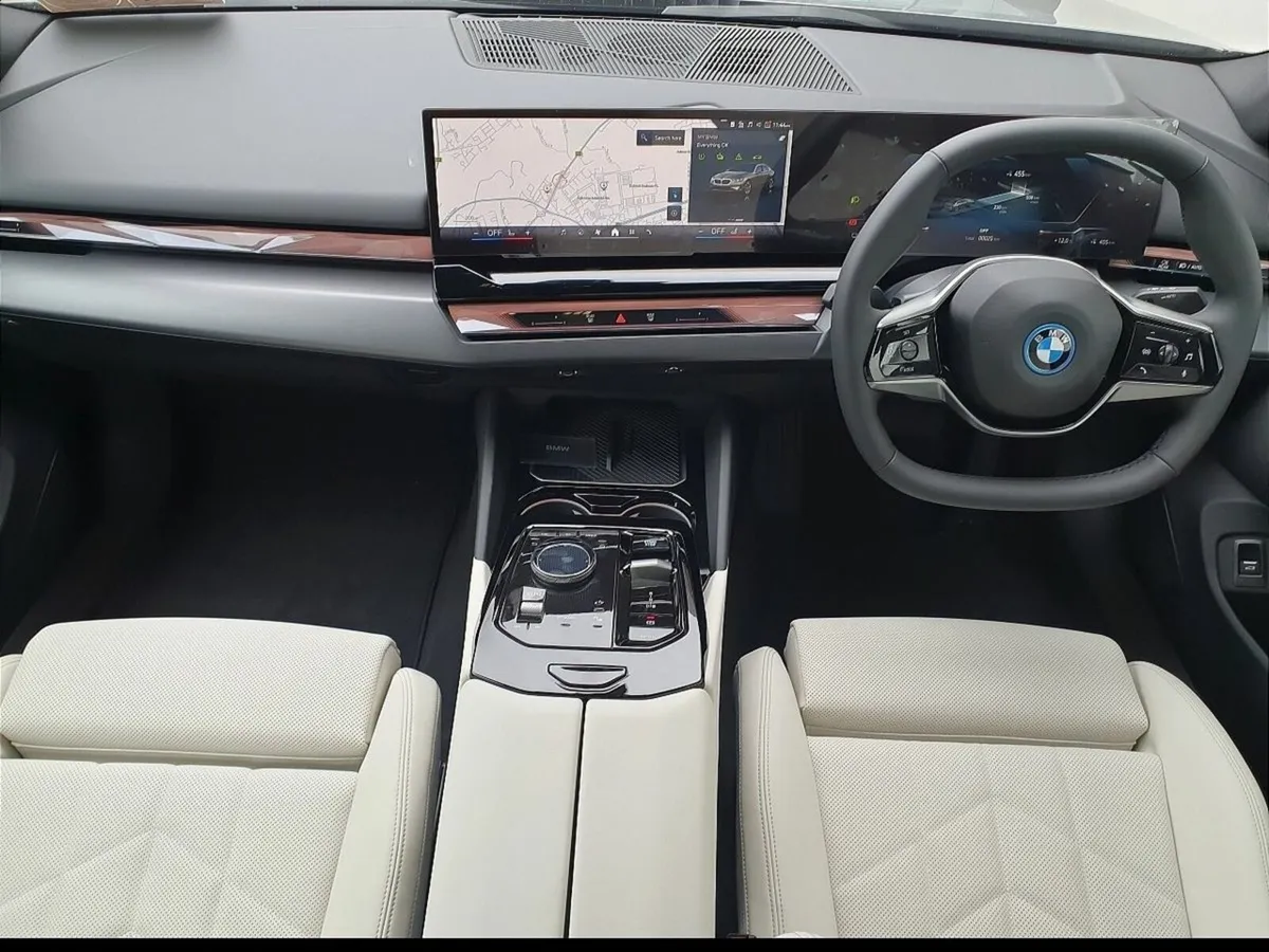 BMW i5 * 615 Km Range * eDrive40 Sport Edition - Image 4