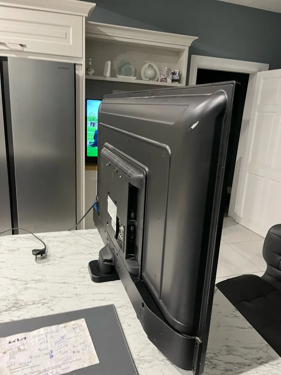 JVC 43 inch smart tv - Image 4