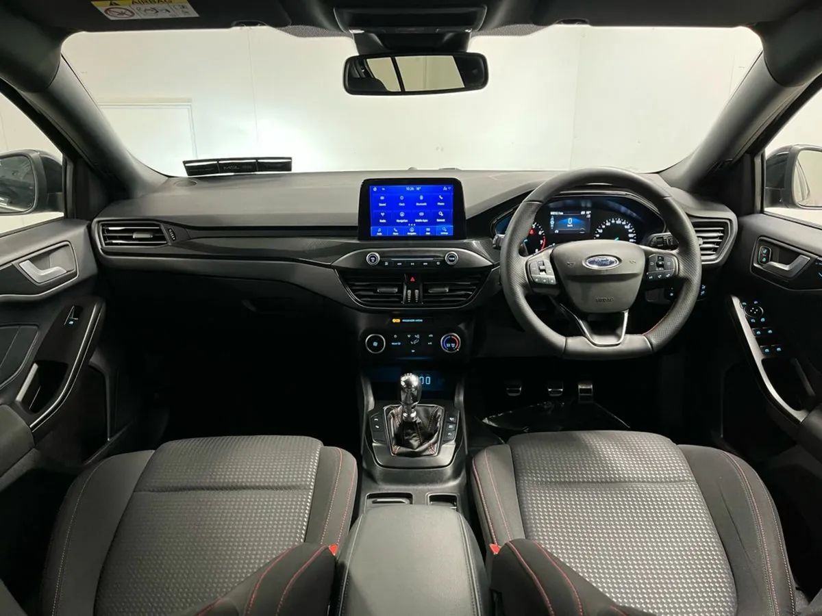 Ford Focus ST-Line 1.0T EcoBoost Hybrid 125PS - Re - Image 4