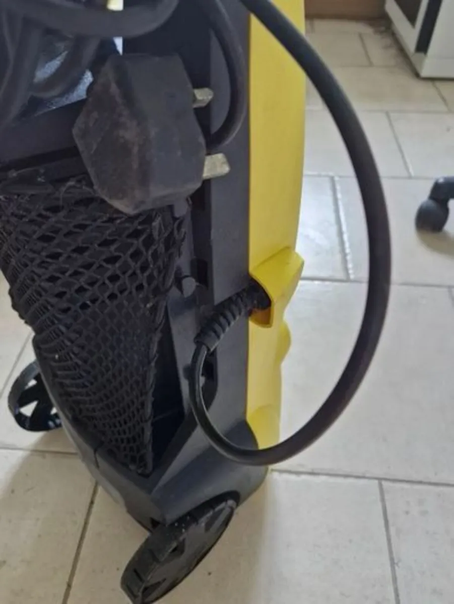 Karcher K2.59 Power washer in excellent condition - Image 2