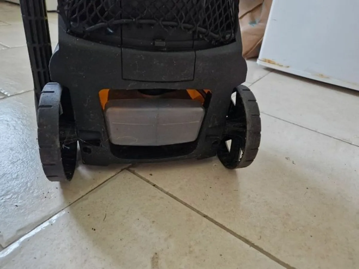 Karcher K2.59 Power washer in excellent condition - Image 3